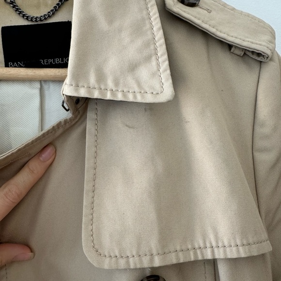 Banana Republic tan trench coat - Picture 4 of 8